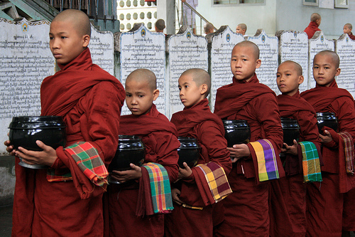 Описание: C:\Users\Inna\Desktop\Фото Мьянма\Mahagandayon Monastery\MYANMAR_Mahagandayon_Monastery.jpg